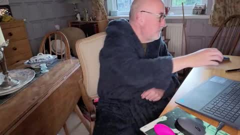 Adam online show from October 2025 07:23:02 AM