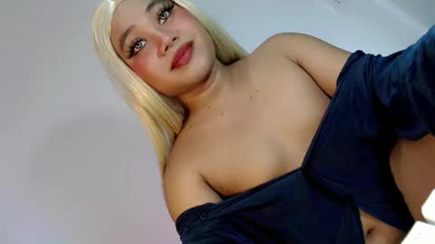 Snapshot of femboy_veronica chatting on May 2026 11:49:01 AM femboy_veronica online show from May 2026 11:49:01 AM