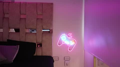 fernanda_thail_ online show from April 2026 07:29:02 PM