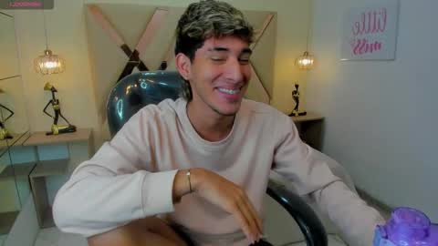 FER PHOENIX online show from November 2025 03:49:02 AM