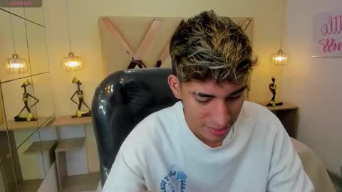 FER PHOENIX online show from November 2025 03:41:01 AM