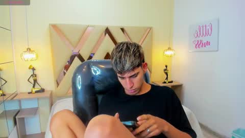 FER PHOENIX online show from November 2025 03:53:02 AM