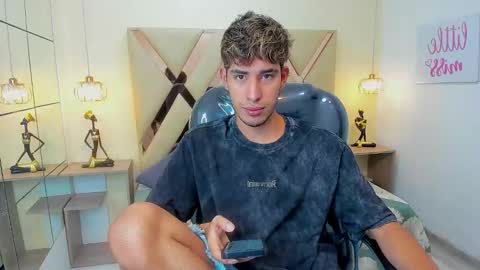 FER PHOENIX online show from December 2025 03:33:02 AM