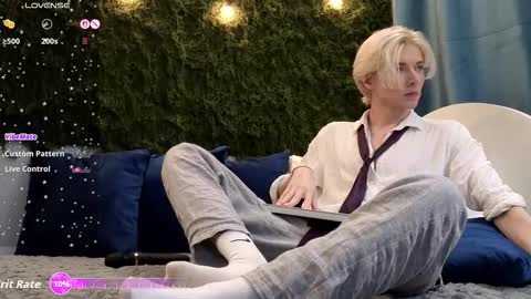 Thomas online show from November 2025 08:08:02 PM