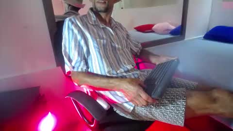 Snapshot of fido_bedoya chatting on June 2026 03:31:02 AM Fido0 slim online show from June 2026 03:31:02 AM