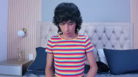Snapshot of finn_04 chatting on June 2026 01:15:01 PM Finn online show from June 2026 01:15:01 PM