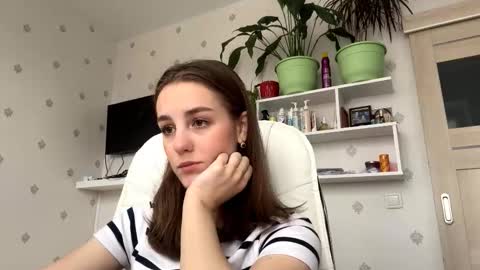 Snapshot of fionapiccard chatting on November 2025 09:31:01 AM Keite wanna play Meow online show from November 2025 09:31:01 AM