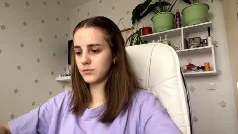 Snapshot of fionapiccard chatting on December 2025 08:08:02 AM Keite wanna play Meow online show from December 2025 08:08:02 AM