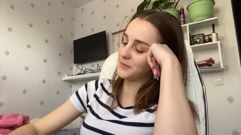 Snapshot of fionapiccard chatting on December 2025 10:08:02 AM Keite wanna play Meow online show from December 2025 10:08:02 AM