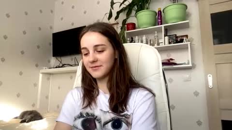 Snapshot of fionapiccard chatting on February 2026 11:25:01 AM Keite wanna play Meow online show from February 2026 11:25:01 AM