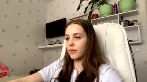 Snapshot of fionapiccard chatting on February 2026 12:15:01 PM Keite wanna play Meow online show from February 2026 12:15:01 PM