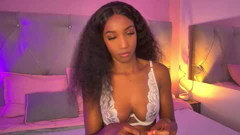 Fiorela Lenin  online show from October 2025 07:04:02 PM