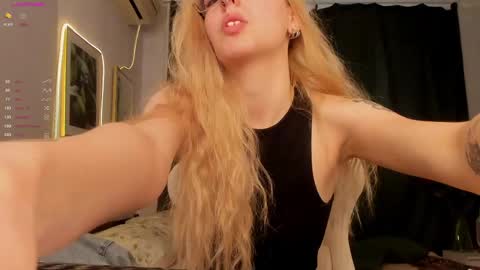 Snapshot of fire_moth chatting on May 2026 04:09:02 AM Bellatrix online show from May 2026 04:09:02 AM