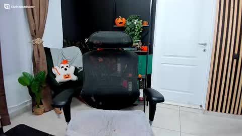 Kallisy online show from November 2025 09:43:02 PM