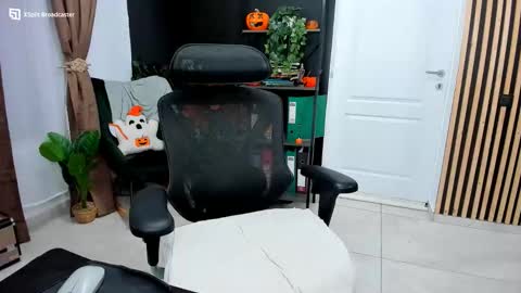 Kallisy online show from November 2025 10:20:02 PM