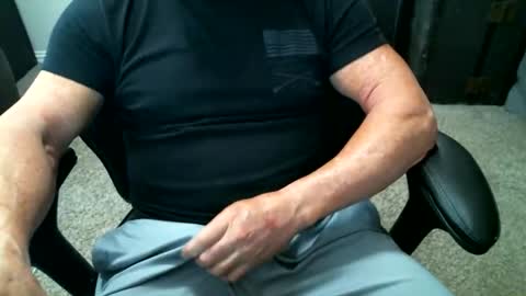 Snapshot of fitguy40 chatting on May 2026 07:19:01 PM fitguy40 online show from May 2026 07:19:01 PM