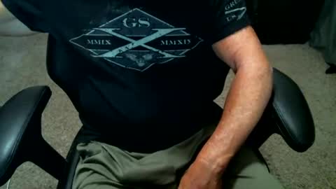 Snapshot of fitguy40 chatting on May 2026 03:44:01 AM fitguy40 online show from May 2026 03:44:01 AM