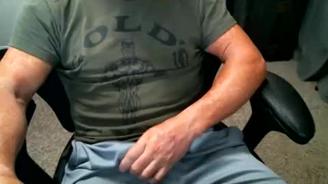 Snapshot of fitguy40 chatting on May 2026 07:32:02 PM fitguy40 online show from May 2026 07:32:02 PM