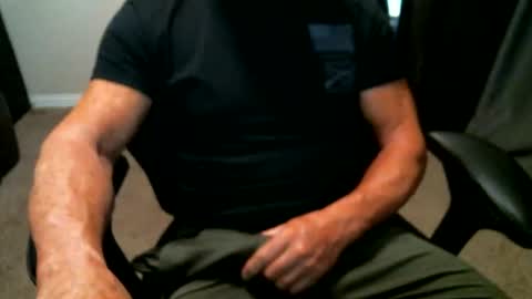 Snapshot of fitguy40 chatting on May 2026 04:07:01 AM fitguy40 online show from May 2026 04:07:01 AM