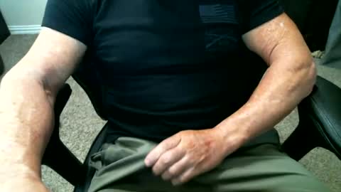 Snapshot of fitguy40 chatting on June 2026 08:51:02 PM fitguy40 online show from June 2026 08:51:02 PM