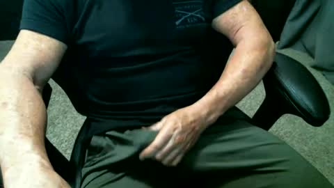 Snapshot of fitguy40 chatting on June 2026 10:25:01 PM fitguy40 online show from June 2026 10:25:01 PM