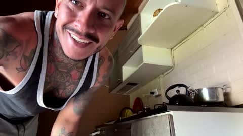 Snapshot of fitnolan chatting on May 2026 12:44:01 PM Elias Valencia online show from May 2026 12:44:01 PM