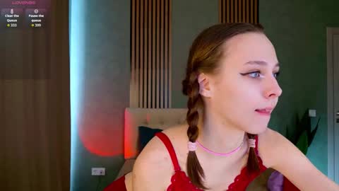 im Linda please give me thumbs up online show from March 2026 04:02:02 AM