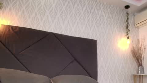 Flavia online show from November 2025 07:34:02 PM