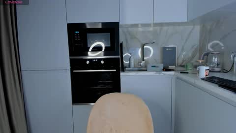 Emely  online show from September 2025 06:30:01 PM