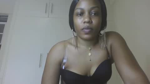 Snapshot of flora_fantasy chatting on May 2026 08:47:02 PM fantasy online show from May 2026 08:47:02 PM
