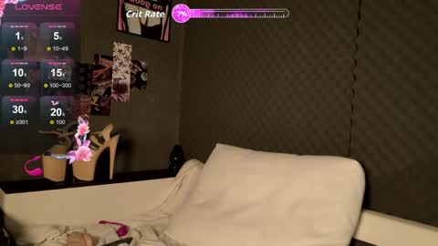 fluffy_cloude online show from March 2026 01:58:01 AM