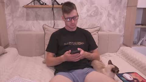 Snapshot of fluffy_hat chatting on July 2026 04:59:02 AM Fluffy and Krut online show from July 2026 04:59:02 AM