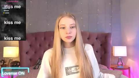 Mia online show from September 2025 08:08:01 PM