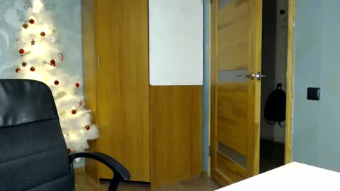 Molli  Ready for any play with you. Hottest show in pvt  Help a student earn big tokens  online show from January 2025 10:41:01 PM