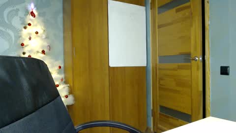 Molli  Ready for any play with you. Hottest show in pvt  Help a student earn big tokens  online show from January 2025 07:39:01 PM