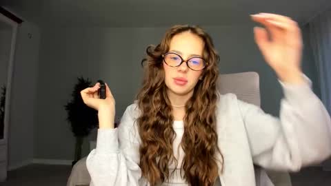 Snapshot of fox_beauty chatting on October 2025 12:43:01 AM Kira online show from October 2025 12:43:01 AM