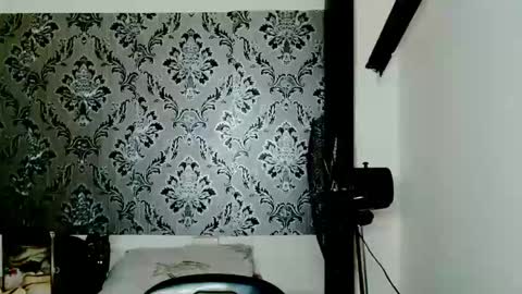 fox_off2 online show from November 2025 07:35:02 PM