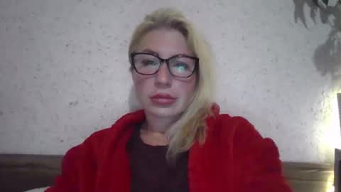 fox_red_lady7 online show from October 2025 07:01:02 PM