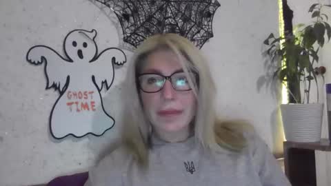 fox_red_lady7 online show from October 2025 08:31:01 PM