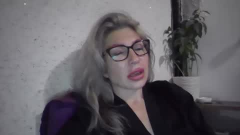 fox_red_lady7 online show from November 2025 08:30:01 PM