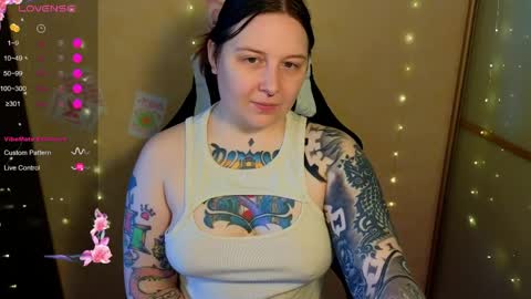 Snapshot of foxgirlandmerguis chatting on May 2026 06:40:02 AM Belinda online show from May 2026 06:40:02 AM