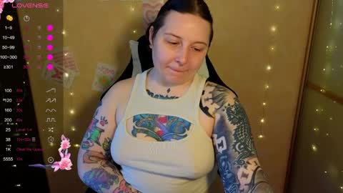 Snapshot of foxgirlandmerguis chatting on May 2026 06:40:01 AM Belinda online show from May 2026 06:40:01 AM