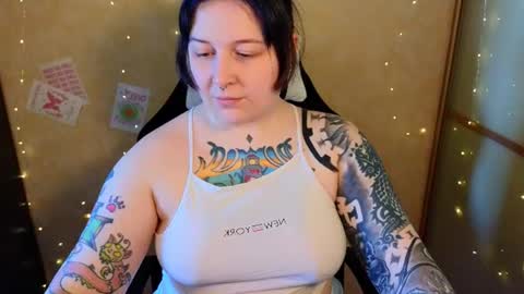 Snapshot of foxgirlandmerguis chatting on June 2026 07:03:01 AM Belinda online show from June 2026 07:03:01 AM