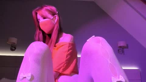 Hello world Feel free to follow  online show from October 2025 04:30:02 PM