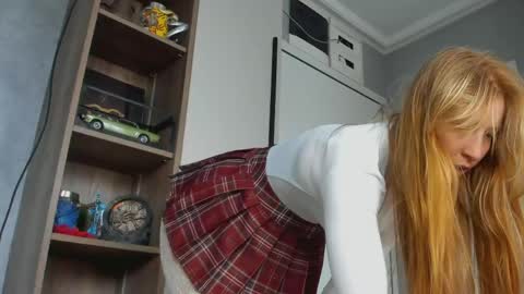 Snapshot of foxie_kiss chatting on May 2026 08:30:01 AM Hello world Feel free to follow online show from May 2026 08:30:01 AM