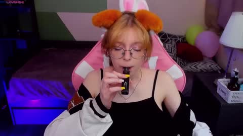 Snapshot of foxxxypolly chatting on June 2026 05:33:02 AM Polly online show from June 2026 05:33:02 AM