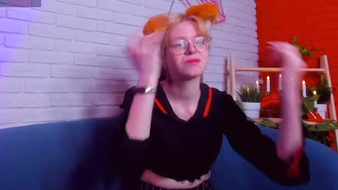 Snapshot of foxxxypolly chatting on June 2026 05:49:01 AM Polly online show from June 2026 05:49:01 AM