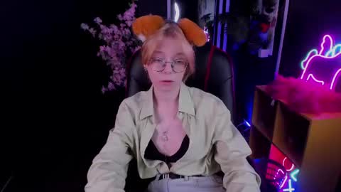 Snapshot of foxxxypolly chatting on June 2026 05:32:02 AM Polly online show from June 2026 05:32:02 AM