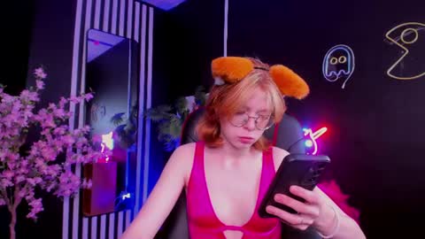 Snapshot of foxxxypolly chatting on June 2026 05:39:02 AM Polly online show from June 2026 05:39:02 AM