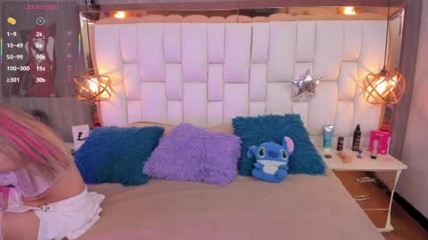 Foxxy  online show from March 2026 04:41:01 PM